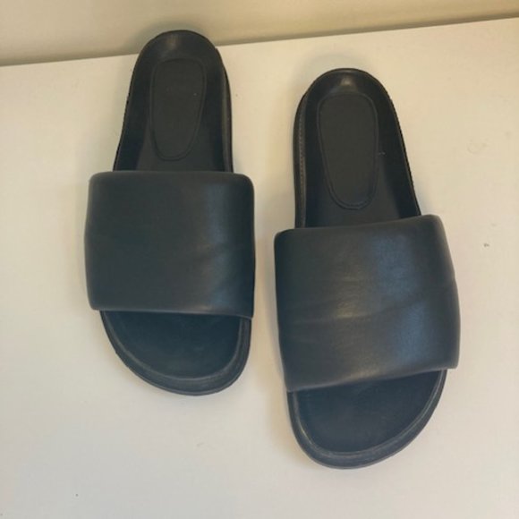 LEATHER FLATS - Picture 1 of 4